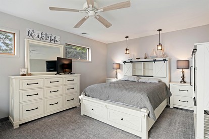 Fantastic Lakefront Beach House with Stunning Views in St. Ignace, Michigan - St. Ignace, Michigan - glamping.directory