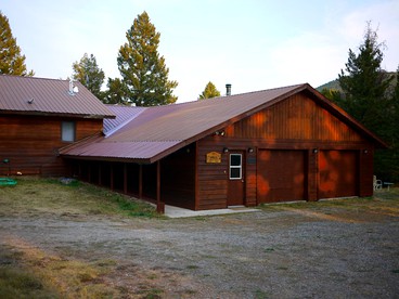 Secluded Lodge Rental for Large Groups in Lewis and Clark National Forest, Montana - glamping.directory