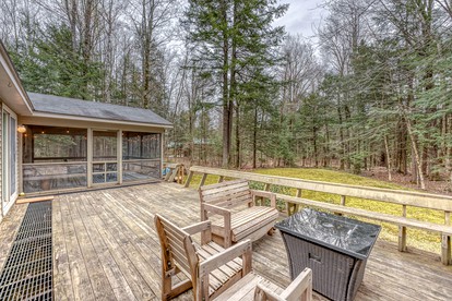 Charming Cabin with Games Room in North Woodstock, New Hampshire, Ideal for Relaxing Getaways in Nature - North Woodstock, New Hampshire - glamping.directory