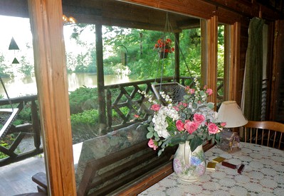 Secluded Luxury Cabin on Romantic Private Lake, New York - Standfordville, New York - glamping.directory