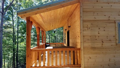 Cozy Family-Friendly Cabin with Private Outdoor Jacuzzi near Huntington, West Virginia - Genoa, West Virginia - glamping.directory