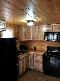 Cozy Family-Friendly Cabin with Private Outdoor Jacuzzi near Huntington, West Virginia - Genoa, West Virginia - glamping.directory