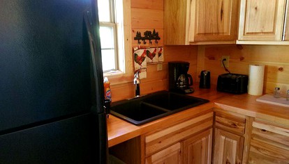 Cozy Family-Friendly Cabin with Private Outdoor Jacuzzi near Huntington, West Virginia - Genoa, West Virginia - glamping.directory