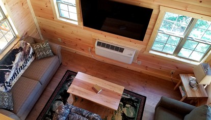 Cozy Family-Friendly Cabin with Private Outdoor Jacuzzi near Huntington, West Virginia - Genoa, West Virginia - glamping.directory