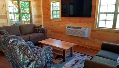 Cozy Family-Friendly Cabin with Private Outdoor Jacuzzi near Huntington, West Virginia - Genoa, West Virginia - glamping.directory