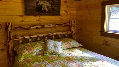Cozy Family-Friendly Cabin with Private Outdoor Jacuzzi near Huntington, West Virginia - Genoa, West Virginia - glamping.directory