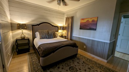 Elegant Room Rental for Two in Dahlonega, Georgia - Dahlonega, Georgia - glamping.directory