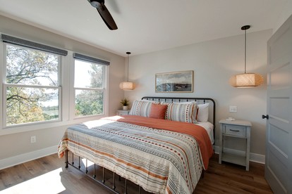 Pet-Friendly Cabin Ideal for Families with Jacuzzi and Lake Views in Alabama - Scottsboro, Alabama - glamping.directory
