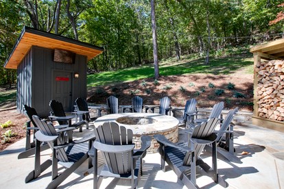 Pet-Friendly Cabin Ideal for Families with Jacuzzi and Lake Views in Alabama - Scottsboro, Alabama - glamping.directory
