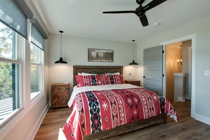 Pet-Friendly Cabin Ideal for Families with Jacuzzi and Lake Views in Alabama - Scottsboro, Alabama - glamping.directory