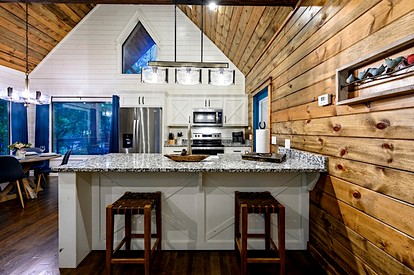 Charming Cabin Retreat with Modern Comforts near Broken Bow, Oklahoma - Broken Bow, Oklahoma - glamping.directory