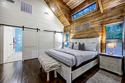 Charming Cabin Retreat with Modern Comforts near Broken Bow, Oklahoma - Broken Bow, Oklahoma - glamping.directory