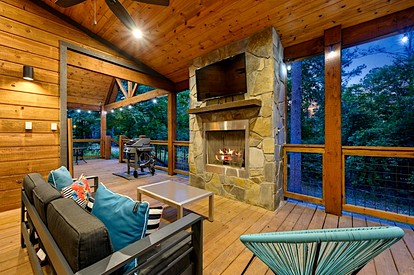 Charming Cabin Retreat with Modern Comforts near Broken Bow, Oklahoma - Broken Bow, Oklahoma - glamping.directory