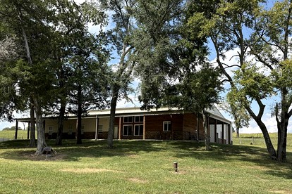 Rustic Countryside Barn with Horse Boarding & Pastures near Nashville, Lebanon, Tennessee - glamping.directory