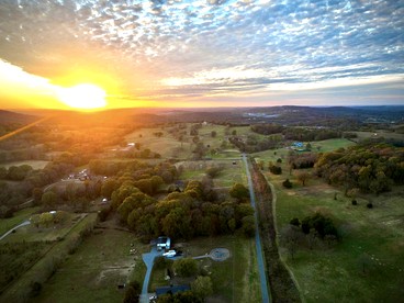 Rustic Countryside Barn with Horse Boarding & Pastures near Nashville, Lebanon, Tennessee - Lebanon, Tennessee - glamping.directory