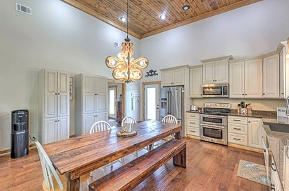 Rustic Countryside Barn with Horse Boarding & Pastures near Nashville, Lebanon, Tennessee - Lebanon, Tennessee - glamping.directory