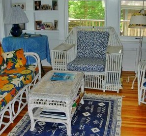 Charming Cottage Rental with Breathtaking Ocean Views on Peaks Island, Maine - Portland, Maine - glamping.directory