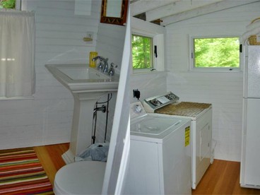 Charming Cottage Rental with Breathtaking Ocean Views on Peaks Island, Maine - Portland, Maine - glamping.directory
