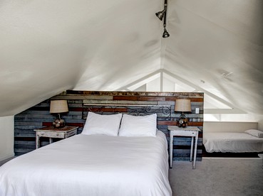 Luxury Cottage Rental with Modern Vintage Interior near Houston, Texas - Round Top, Texas - glamping.directory