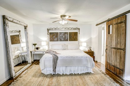 Luxury Cottage Rental with Modern Vintage Interior near Houston, Texas - Round Top, Texas - glamping.directory