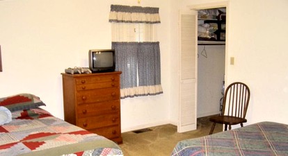 Charming Cottage Rental with Private Dock on Lake Murray, South Carolina - Prosperity, South Carolina - glamping.directory