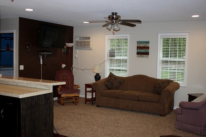 Beautiful Cabin near the Cedar River for a Perfect Family Vacation in Letts, Iowa - Letts, Iowa - glamping.directory