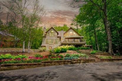 Spacious Cabin Perfect for Families in Bartlett, New Hampshire - Bartlett, New Hampshire - glamping.directory