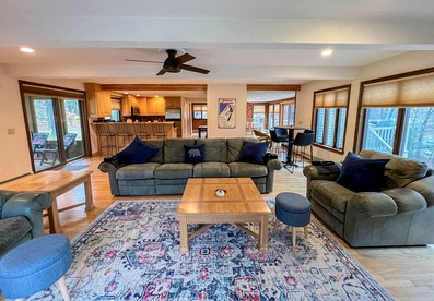 Spacious Cabin Perfect for Families in Bartlett, New Hampshire - Bartlett, New Hampshire - glamping.directory