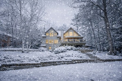 Spacious Cabin Perfect for Families in Bartlett, New Hampshire - glamping.directory