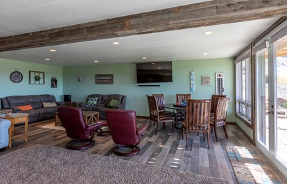 Gorgeous Secluded Villa with Hot-tub, Fire Pit and Games in Etna, Wyoming - Etna, Wyoming - glamping.directory