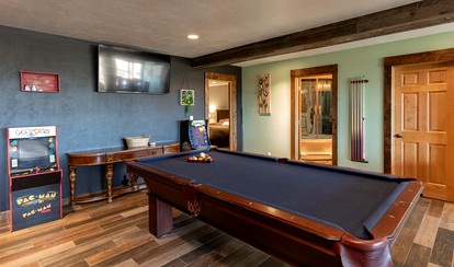 Gorgeous Secluded Villa with Hot-tub, Fire Pit and Games in Etna, Wyoming - Etna, Wyoming - glamping.directory
