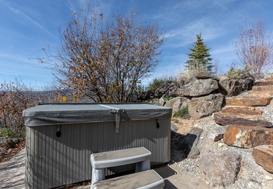 Gorgeous Secluded Villa with Hot-tub, Fire Pit and Games in Etna, Wyoming - Etna, Wyoming - glamping.directory