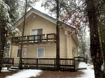 Cozy Rustic Log Cabin with Trails & Wildlife Near Yellowstone, Island Park Idaho - Island Park, Idaho - glamping.directory