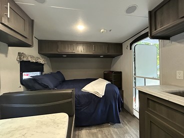 Serene Lakeside Caravan Retreat on Lake Lahusage near Lookout Mountain Alabama - Mentone, Alabama - glamping.directory