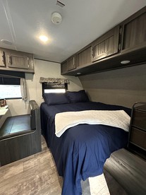 Serene Lakeside Caravan Retreat on Lake Lahusage near Lookout Mountain Alabama - Mentone, Alabama - glamping.directory