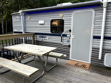Serene Lakeside Caravan Retreat on Lake Lahusage near Lookout Mountain Alabama - Mentone, Alabama - glamping.directory