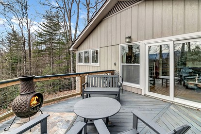 Charming Mountain Treehouse with Forest Views near Downtown Black Mountain, NC - Black Mountain, North Carolina - glamping.directory