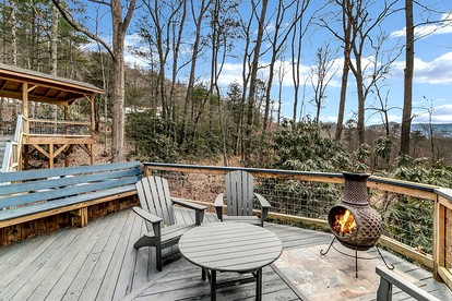 Charming Mountain Treehouse with Forest Views near Downtown Black Mountain, NC - Black Mountain, North Carolina - glamping.directory
