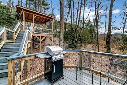 Charming Mountain Treehouse with Forest Views near Downtown Black Mountain, NC - Black Mountain, North Carolina - glamping.directory