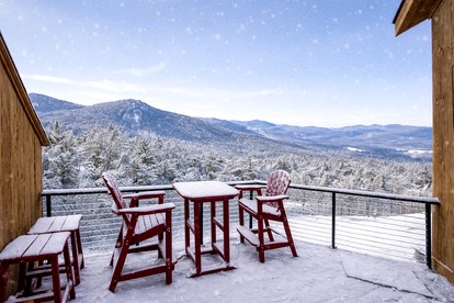 Serene Mountaintop Cabin with Breathtaking Views in Bartlett, New Hampshire - Bartlett, New Hampshire - glamping.directory