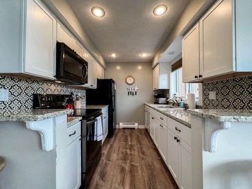 Serene Mountaintop Cabin with Breathtaking Views in Bartlett, New Hampshire - Bartlett, New Hampshire - glamping.directory