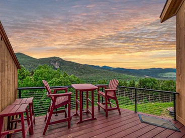 Serene Mountaintop Cabin with Breathtaking Views in Bartlett, New Hampshire - glamping.directory