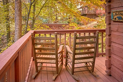 Secluded Cabin Rental for a Romantic Mountain Escape in Tennessee - Gatlinburg, Tennessee - glamping.directory