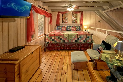 Secluded Cabin Rental for a Romantic Mountain Escape in Tennessee - Gatlinburg, Tennessee - glamping.directory