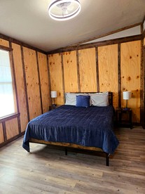 Cozy Waterfront Cabin with Boat Ramp on Lake Fork, Perfect for Fishing Enthusiasts near Quitman, Mississippi - Quitman, Texas - glamping.directory