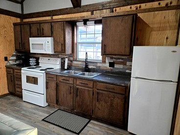 Cozy Waterfront Cabin with Boat Ramp on Lake Fork, Perfect for Fishing Enthusiasts near Quitman, Mississippi - Quitman, Texas - glamping.directory