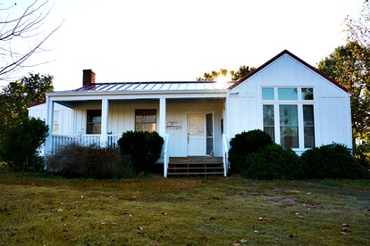 Picturesque Country Cottage on Farm for Getaway near Atlanta, Georgia - glamping.directory