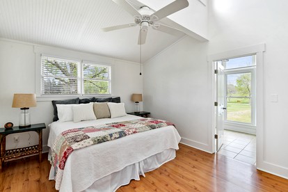 Picturesque Country Cottage on Farm for Getaway near Atlanta, Georgia - Madison, Georgia - glamping.directory
