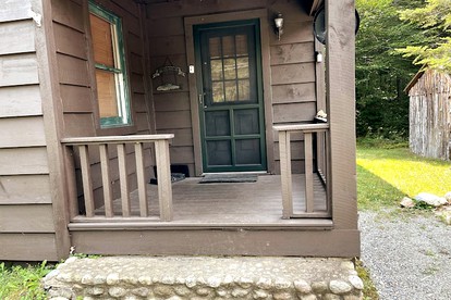 Charming Cabin Rental in Eagle Bay, New York - Amazing Glamping Destination for a Family Getaway by Big Moose Lake - Webb, New York - glamping.directory