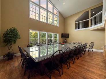 Charming Brick Retreat with Hot Tub & Mountain Views in Conway, New Hampshire - Conway, New Hampshire - glamping.directory